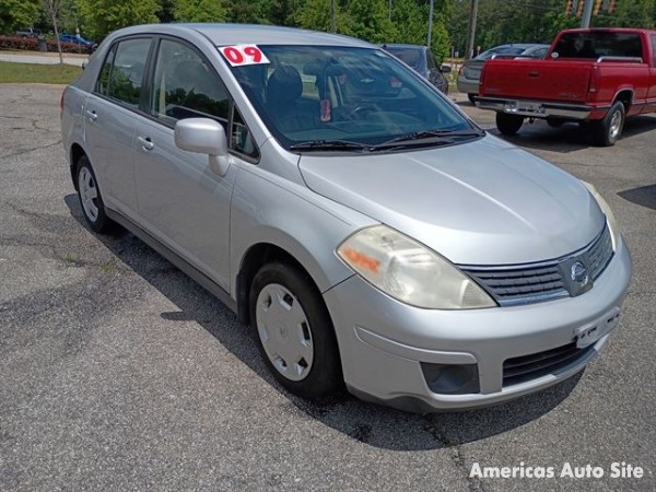 2009 Nissan Versa — image 2
