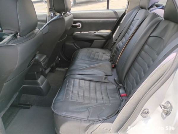 2009 Nissan Versa — image 5