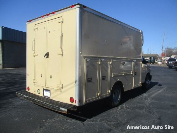 2015 Chevrolet Express Van — image 2
