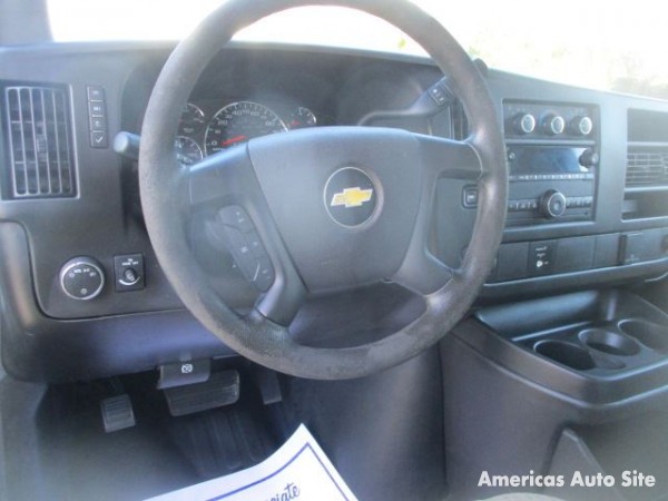 2015 Chevrolet Express Van — image 4