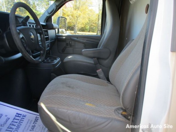 2015 Chevrolet Express Van — image 5
