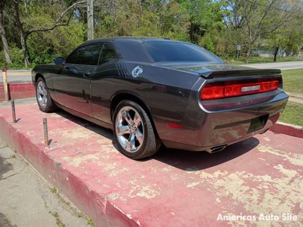 2014 Dodge Challenger — image 2