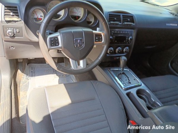 2014 Dodge Challenger — image 4