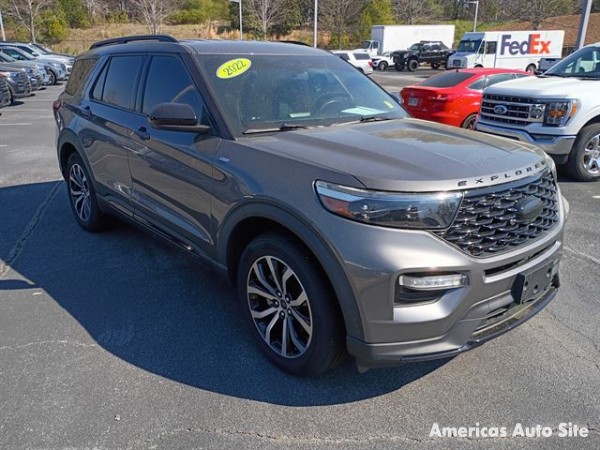 2022 Ford Explorer — image 2