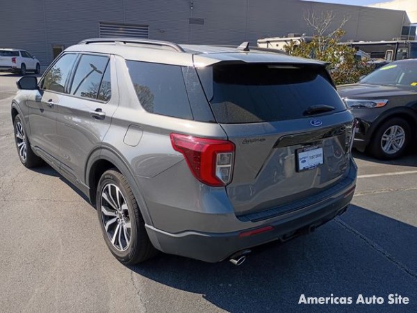 2022 Ford Explorer — image 3
