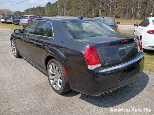 2019 Chrysler 300 — image 3