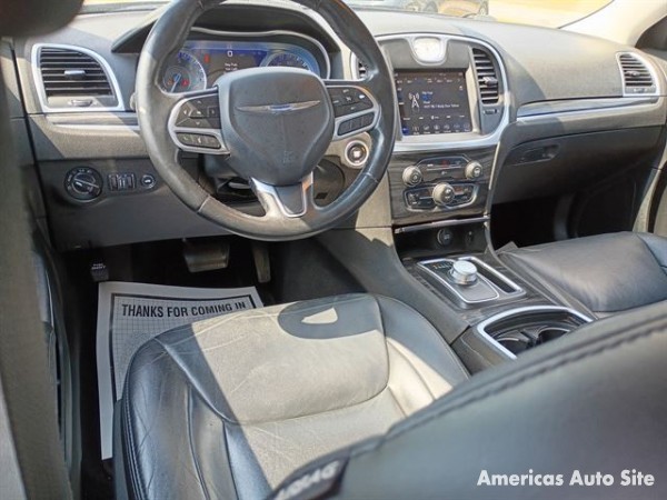 2019 Chrysler 300 — image 4
