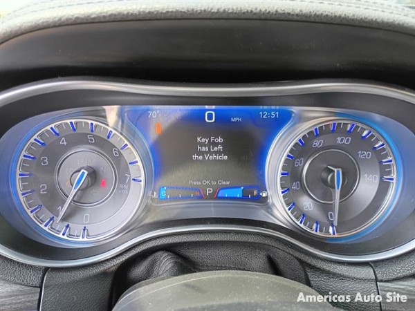 2019 Chrysler 300 — image 7