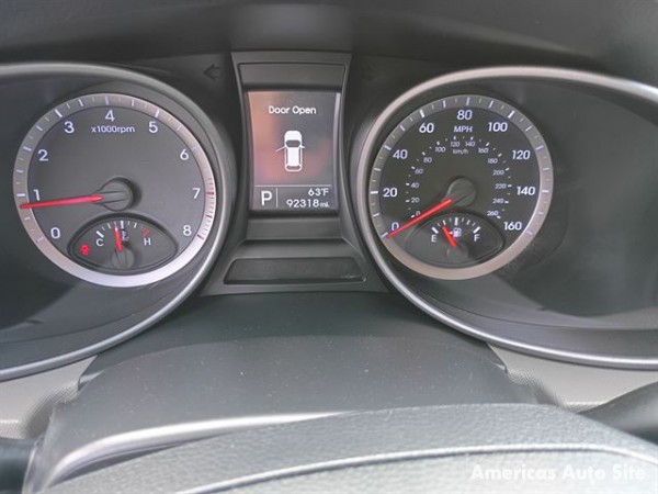 2014 Hyundai Santa Fe — image 8