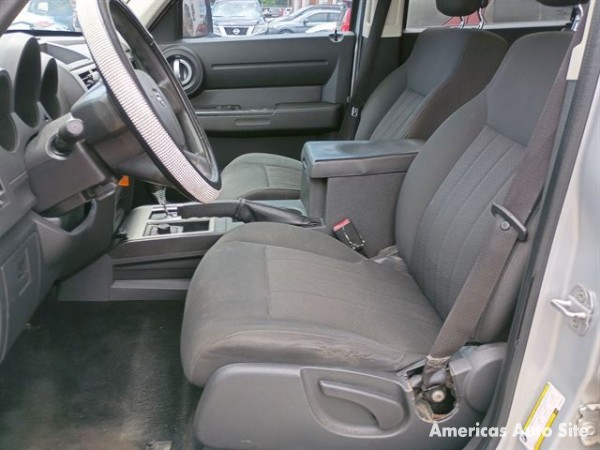 2011 Dodge Nitro — image 7