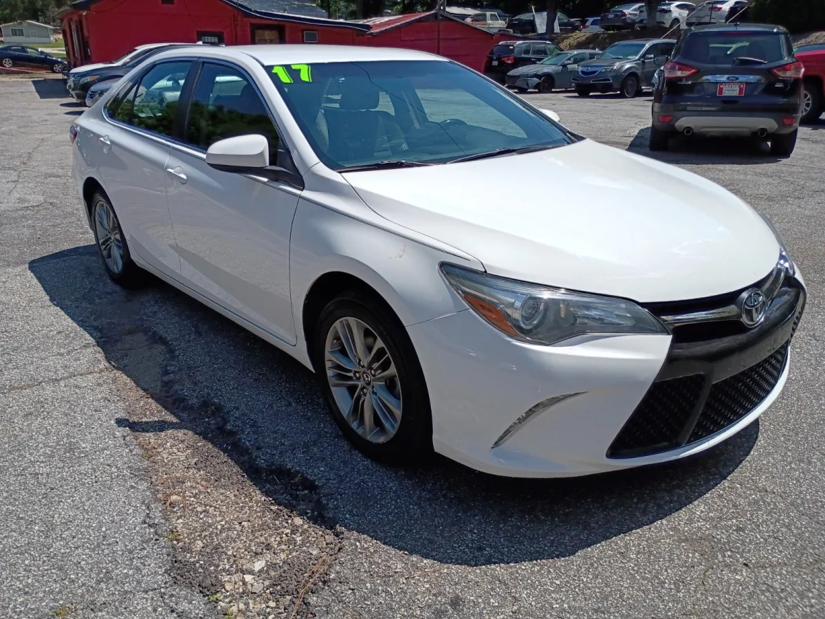 2017 Toyota Camry — image 2
