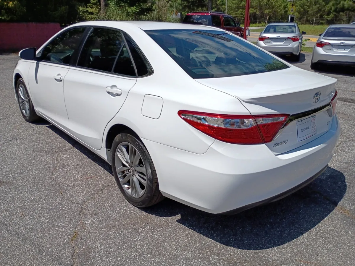 2017 Toyota Camry — image 3