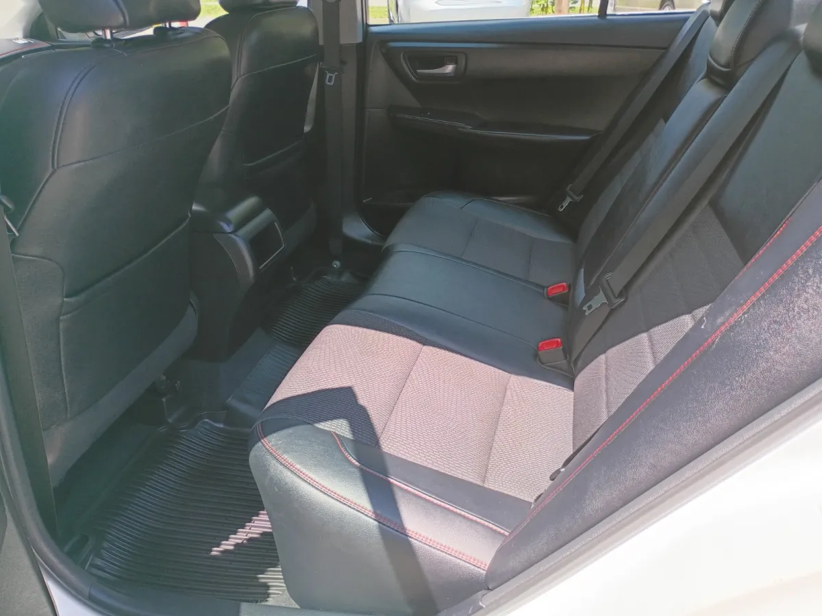 2017 Toyota Camry — image 5