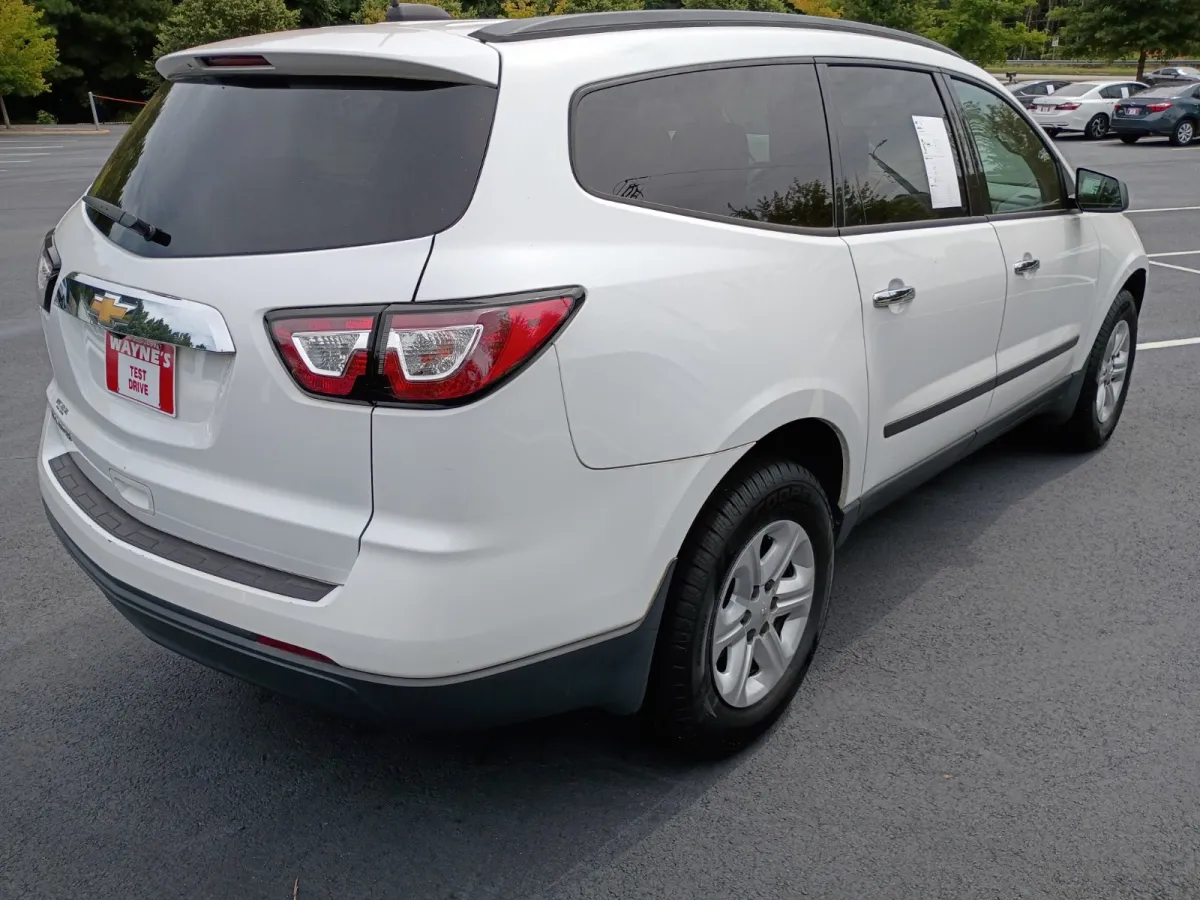 2017 Chevrolet Traverse — image 3