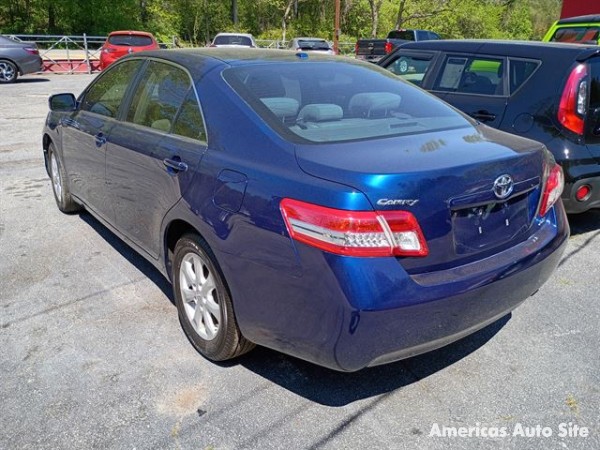 2011 Toyota Camry — image 2