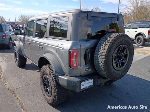 2022 Ford Bronco — image 3