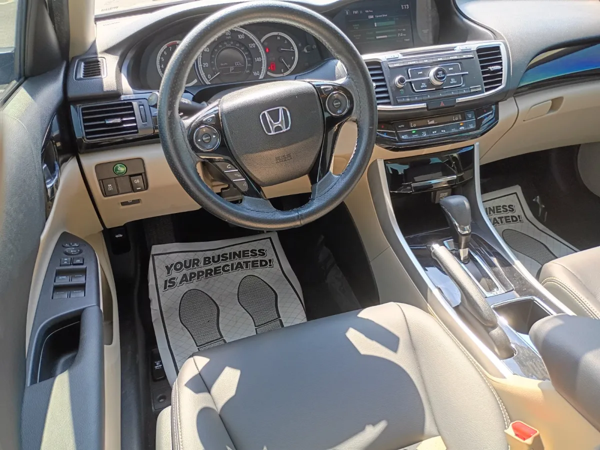 2017 Honda Accord — image 4
