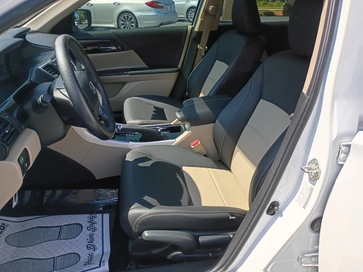 2017 Honda Accord — image 5