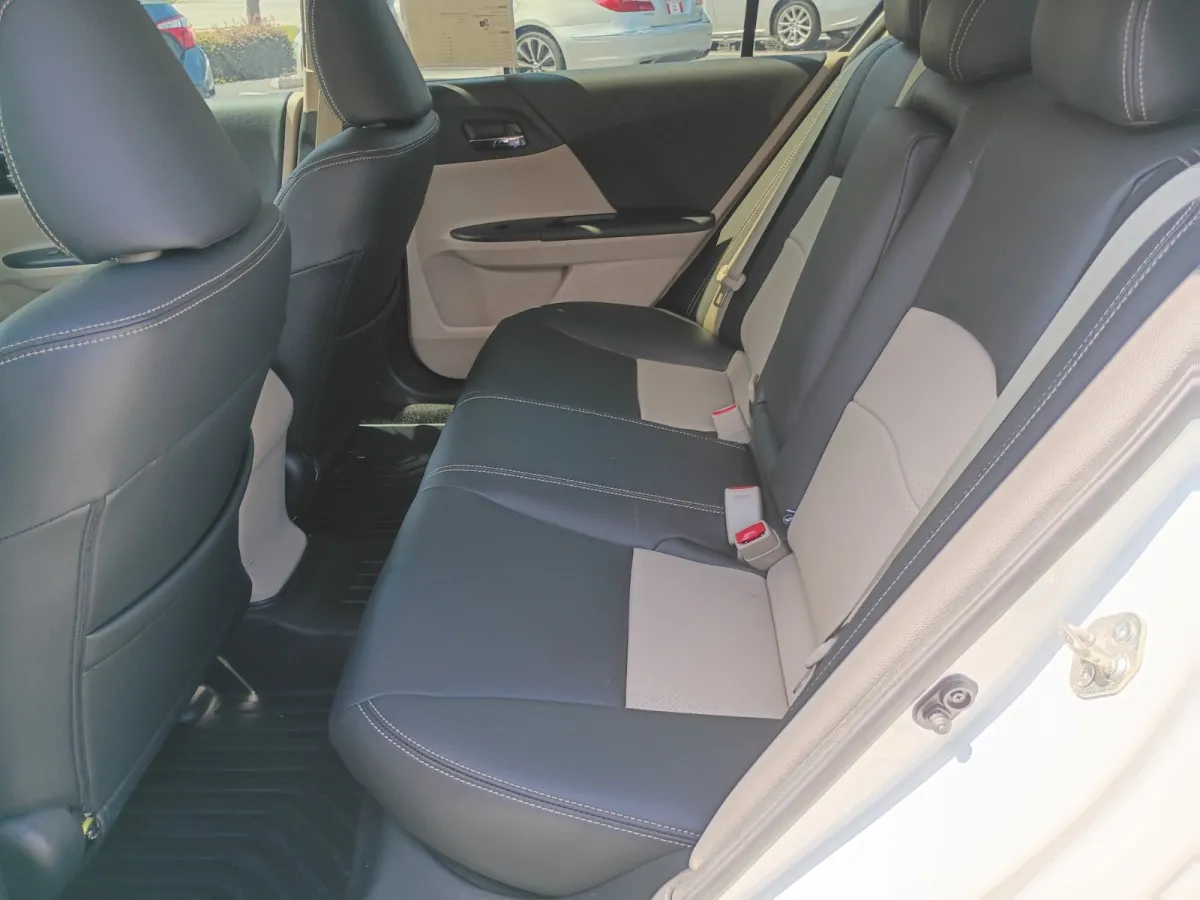 2017 Honda Accord — image 7