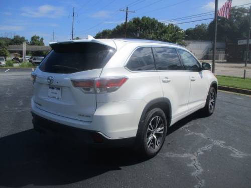 2016 Toyota Highlander — image 2