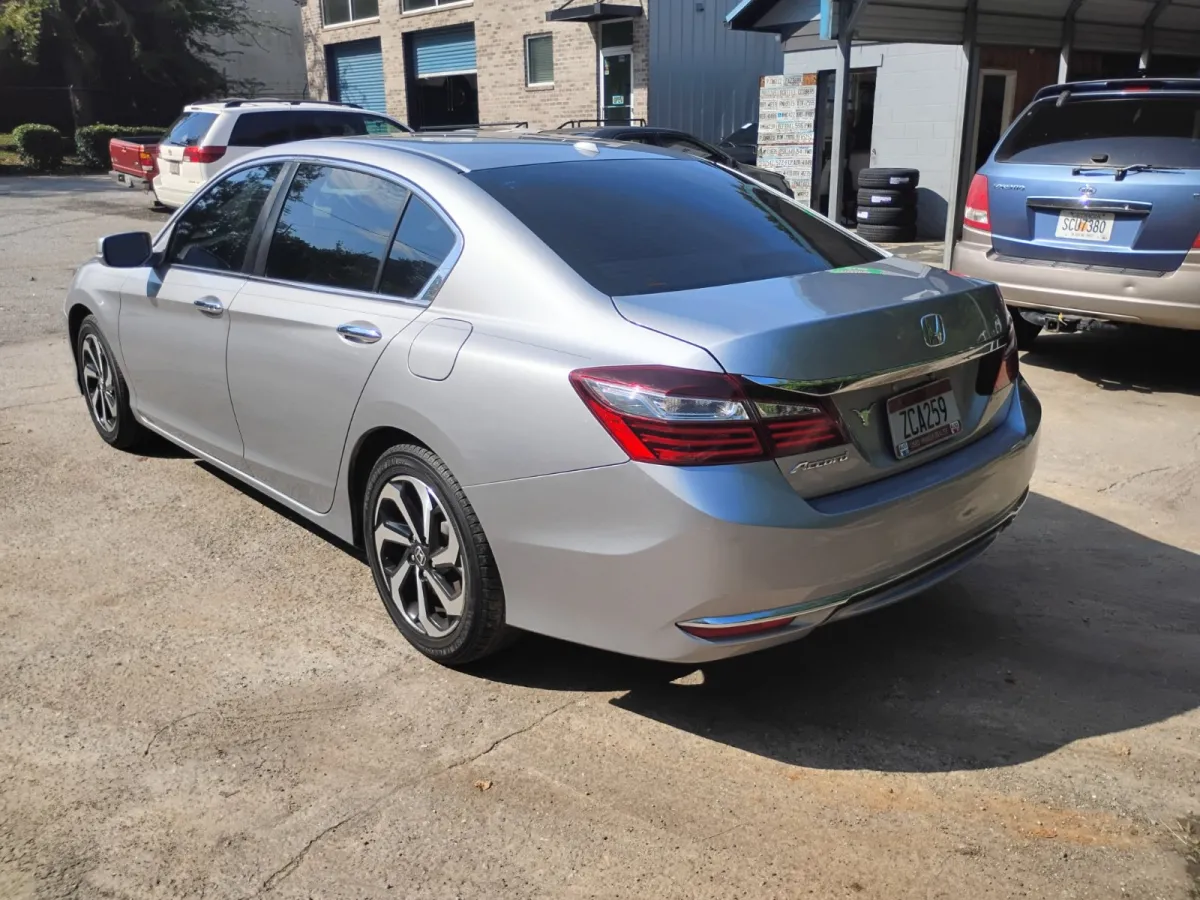 2017 Honda Accord — image 3