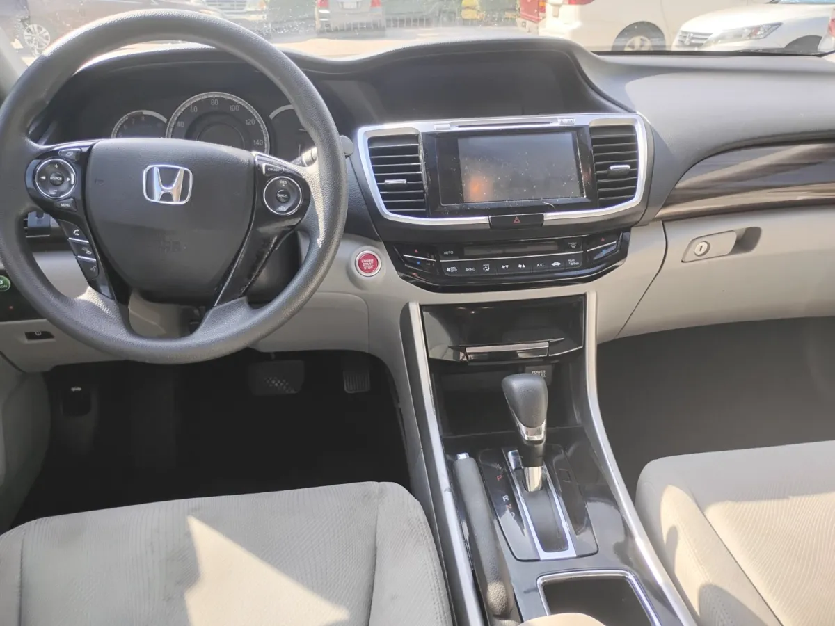 2017 Honda Accord — image 4