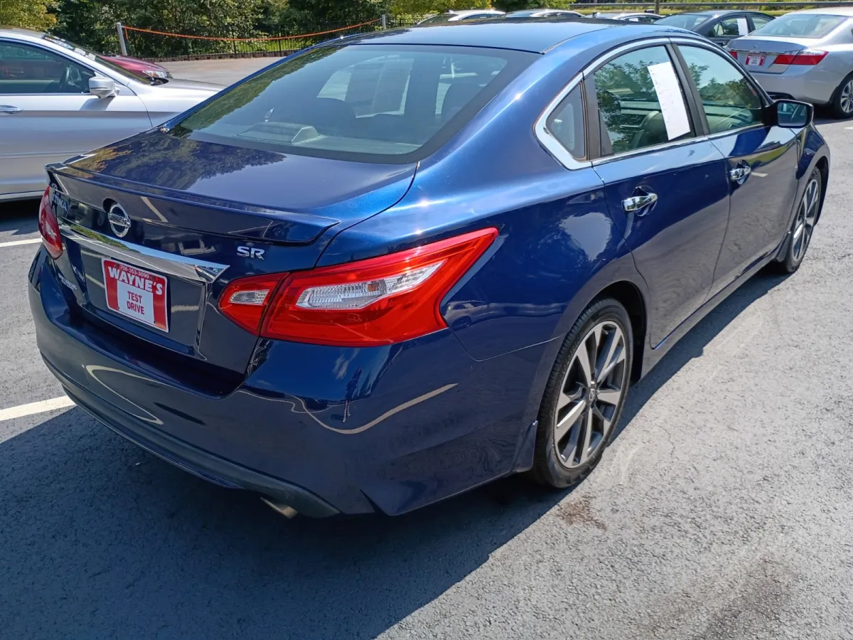 2016 Nissan Altima — image 3
