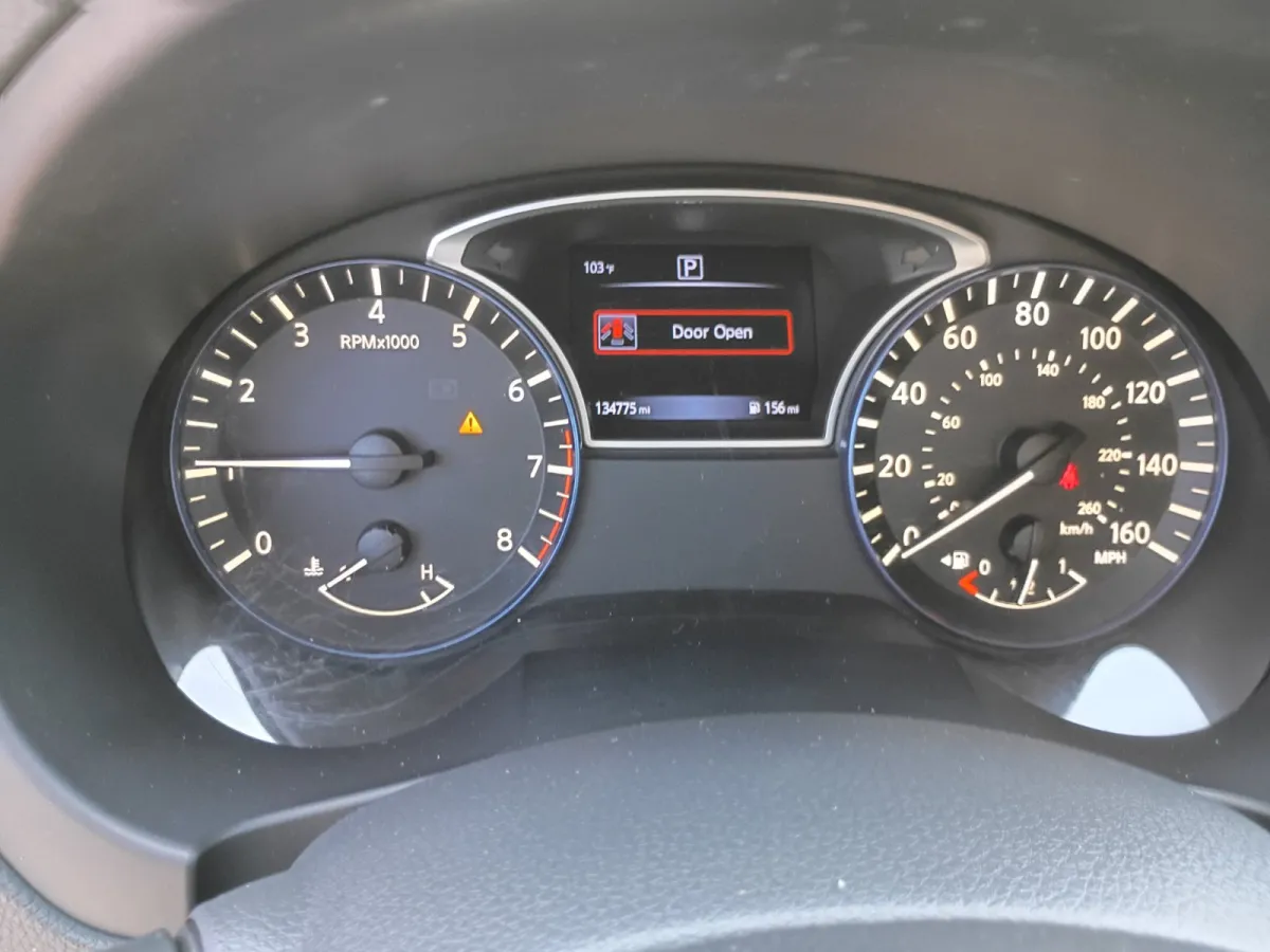 2016 Nissan Altima — image 7