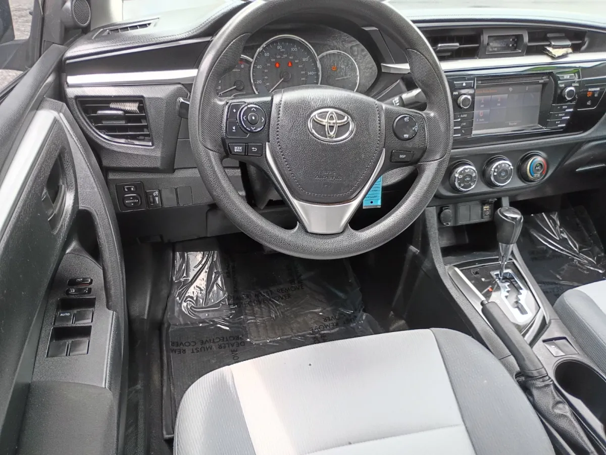 2016 Toyota Corolla — image 4