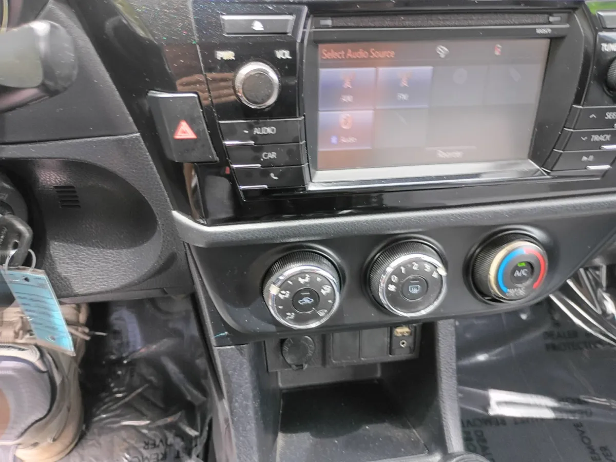 2016 Toyota Corolla — image 8