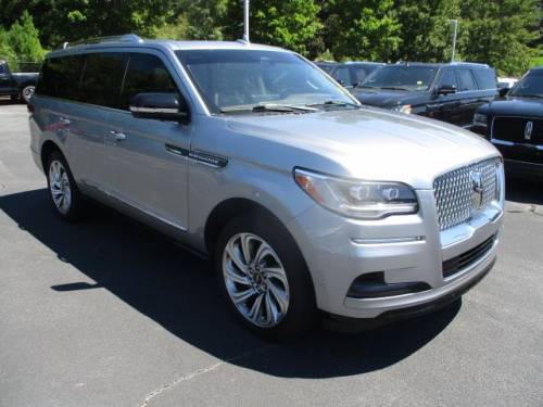 2024 Lincoln Navigator — image 2