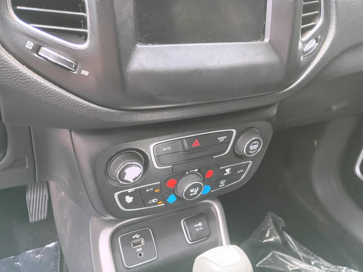 2017 Jeep Compass — image 9