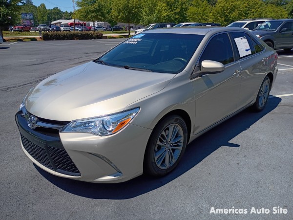 2015 Toyota Camry — image 2