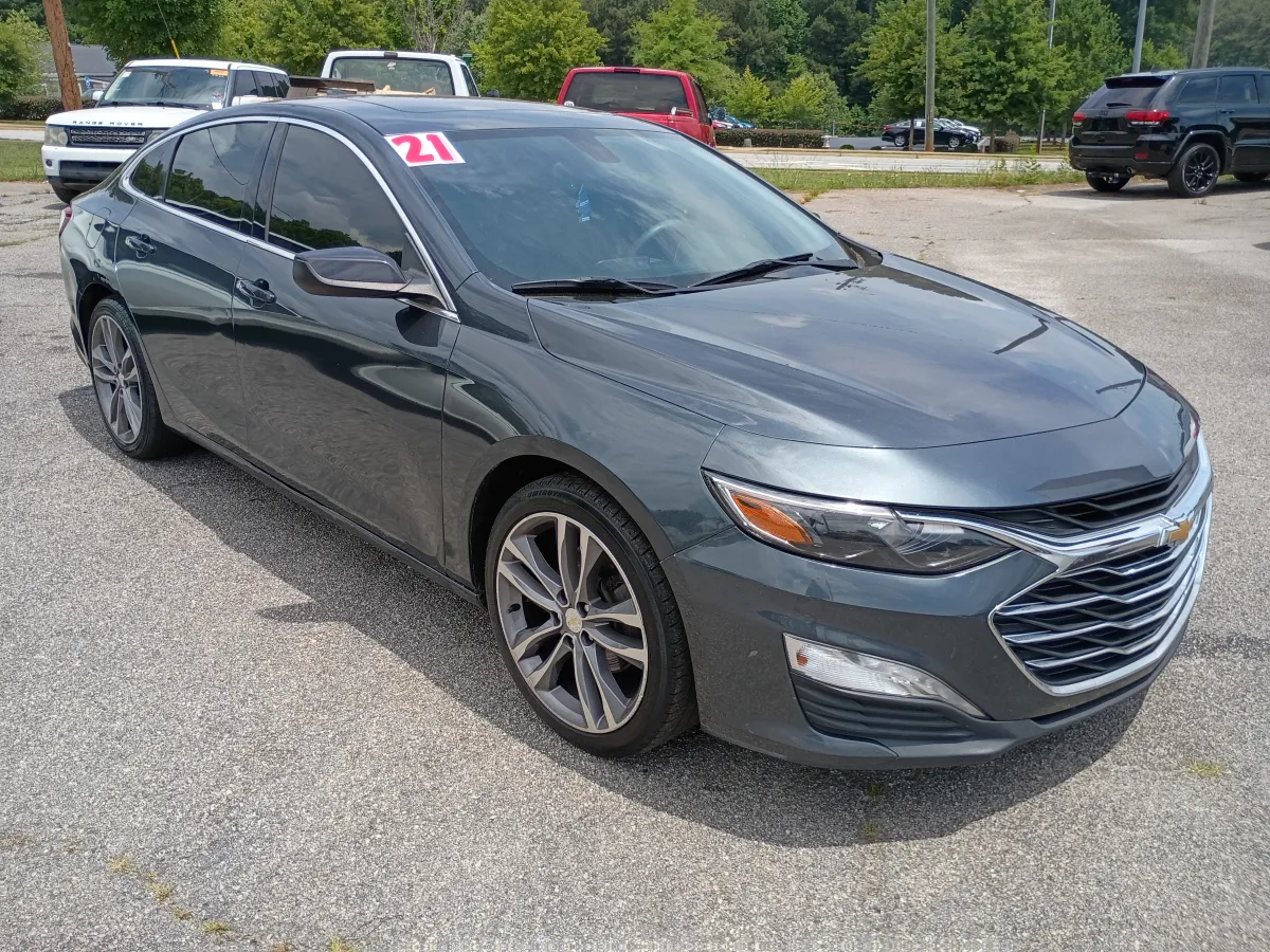 2021 Chevrolet Malibu — image 2