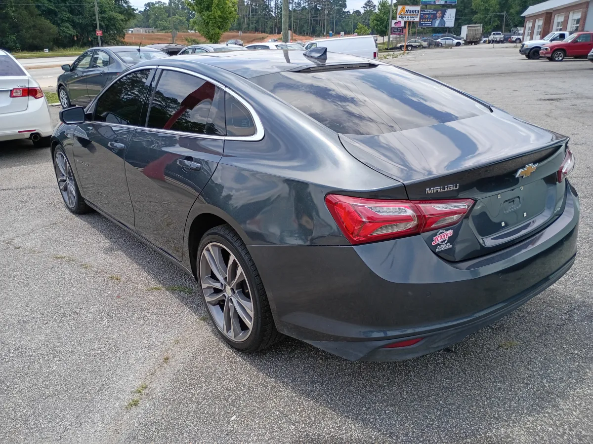2021 Chevrolet Malibu — image 3