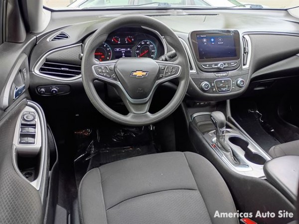 2022 Chevrolet Malibu — image 2