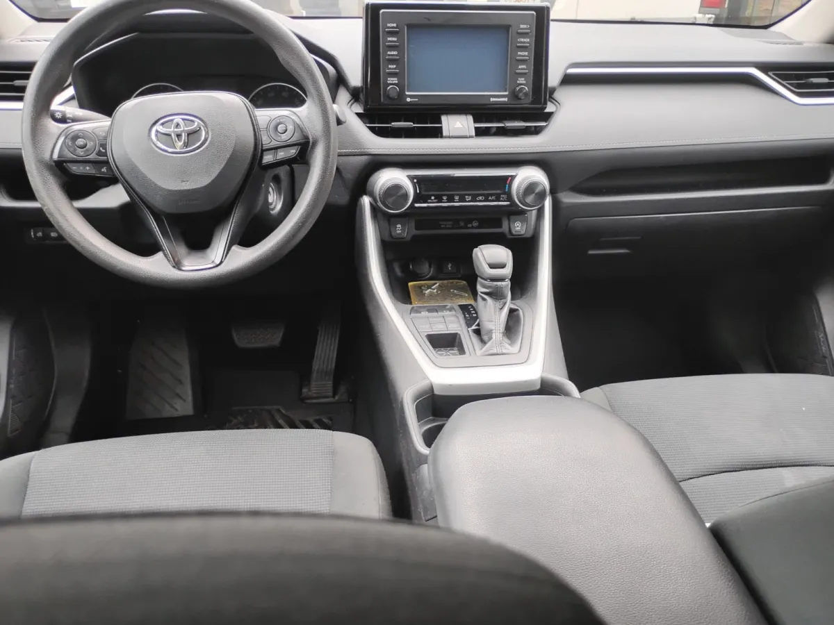 2020 Toyota RAV4 — image 4