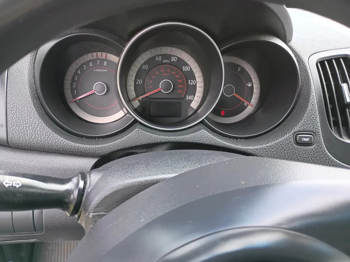2012 Kia Forte — image 7