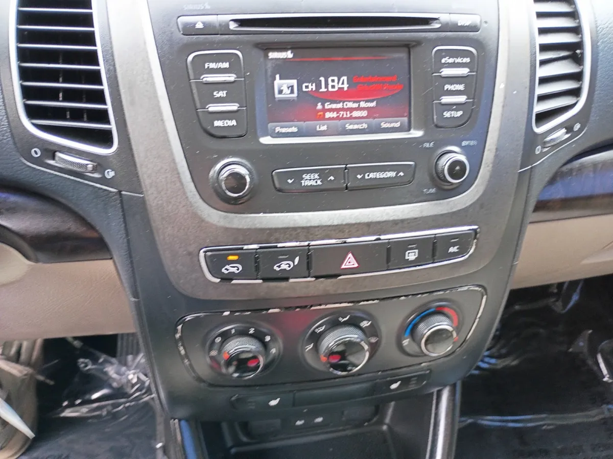 2015 Kia Sorento — image 9