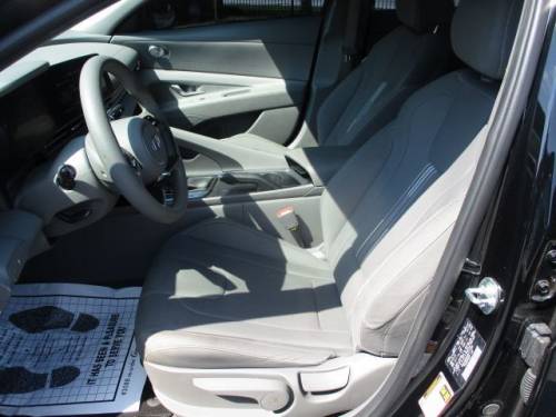 2022 Hyundai Elantra — image 6