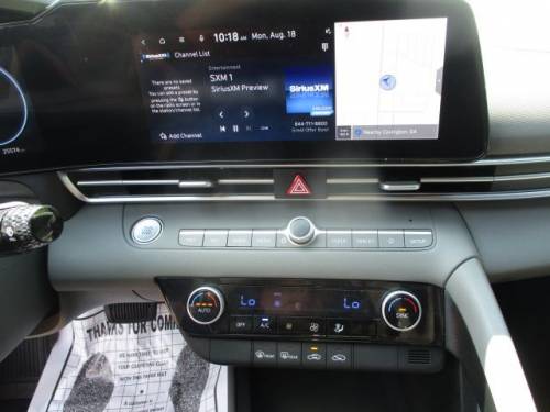 2022 Hyundai Elantra — image 8