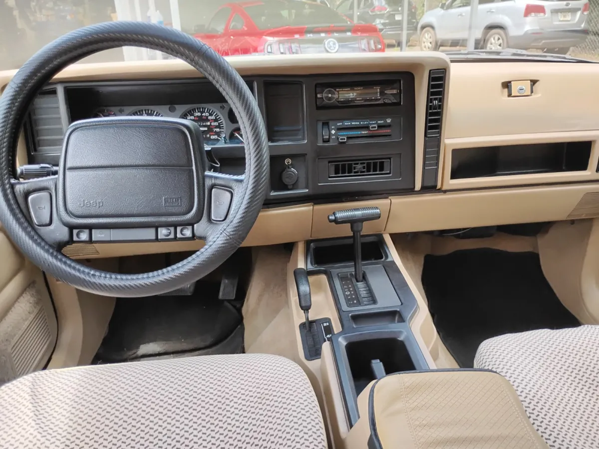 1996 Jeep Cherokee — image 4