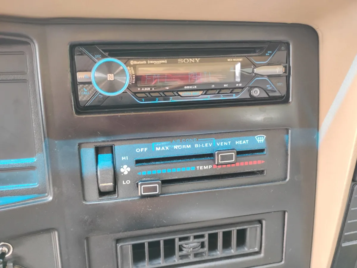 1996 Jeep Cherokee — image 8