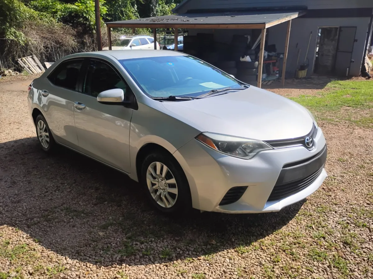 2015 Toyota Corolla — image 2