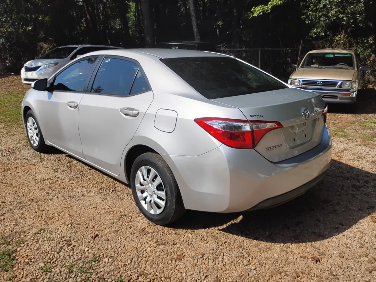 2015 Toyota Corolla — image 3