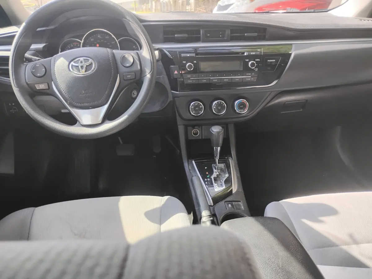 2015 Toyota Corolla — image 4