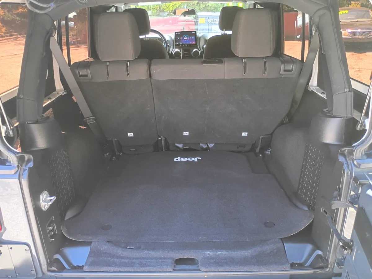 2017 Jeep Wrangler — image 4