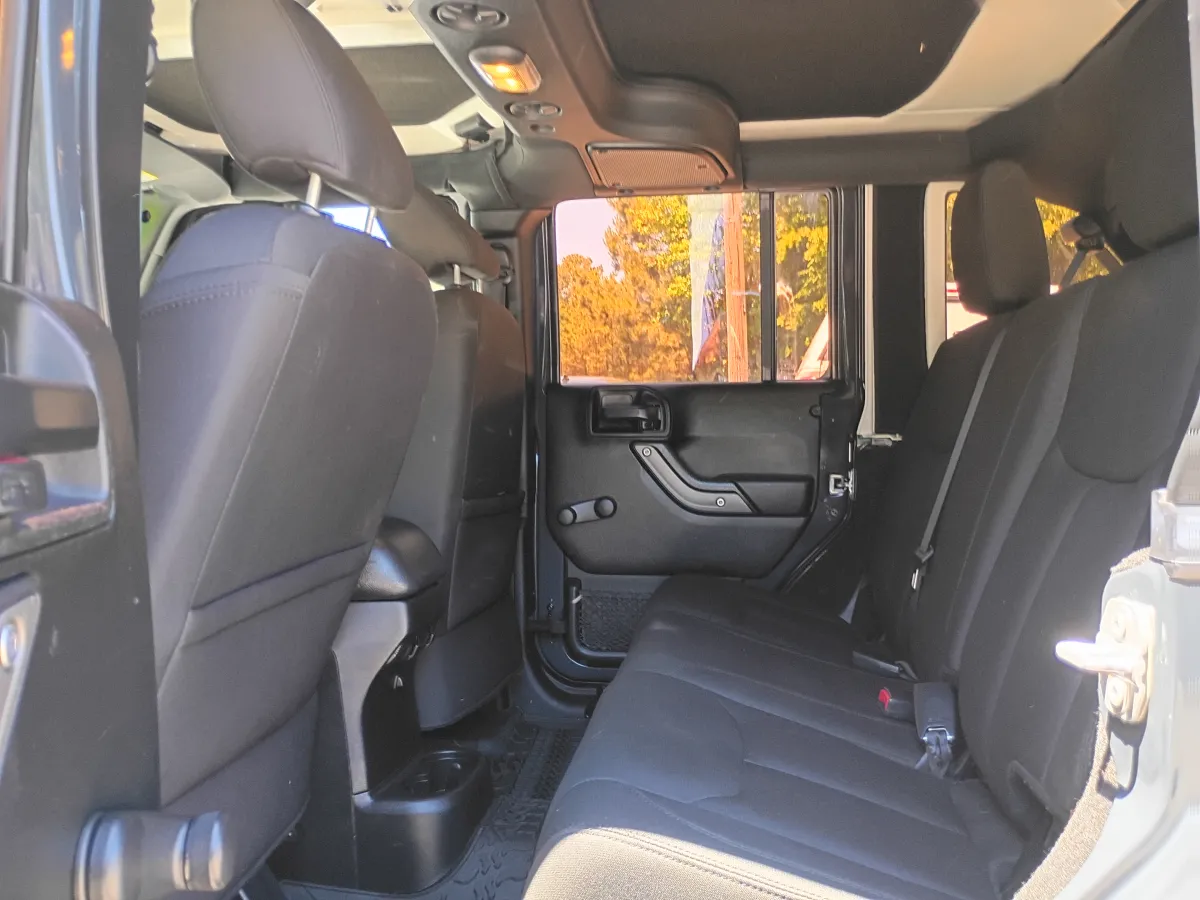 2017 Jeep Wrangler — image 6