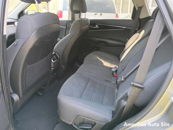 2016 Kia Sorento — image 5
