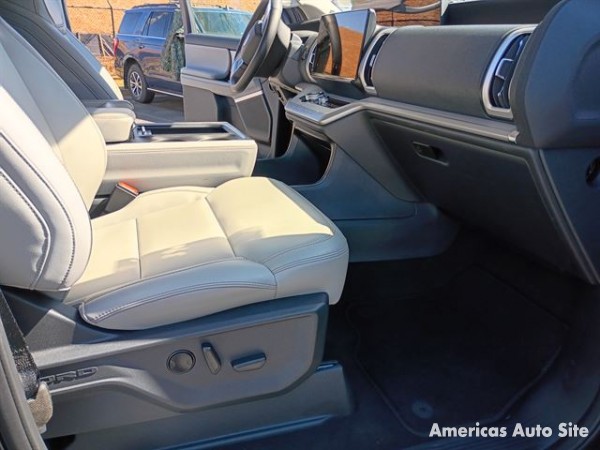 2025 Ford Expedition — image 17